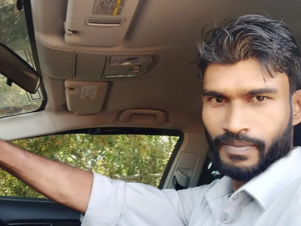 GuyAloneLkn Offline XXX chat