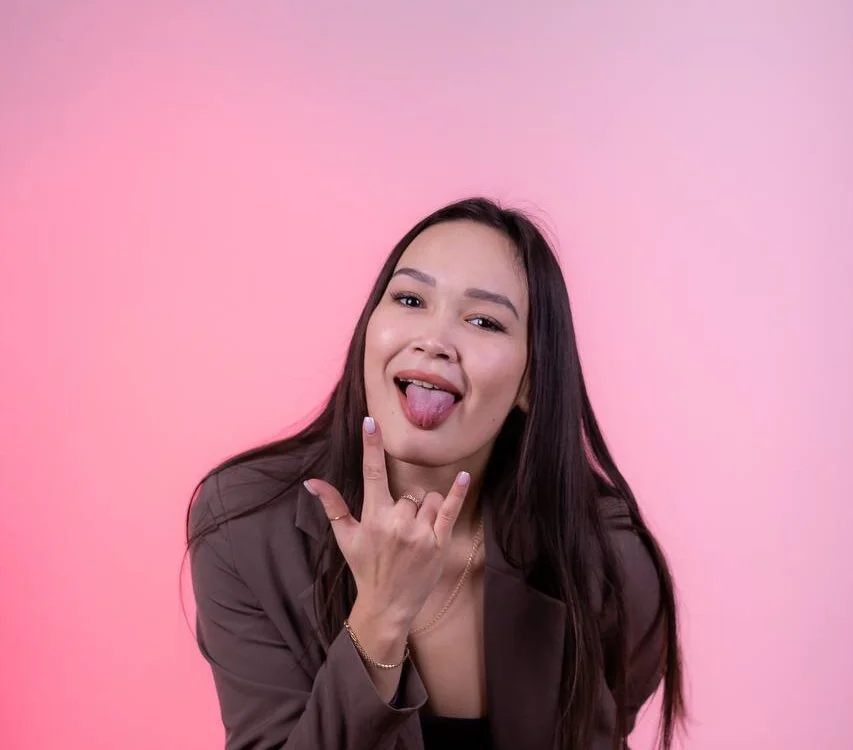 VerniaAkahi's Offline Chat Room