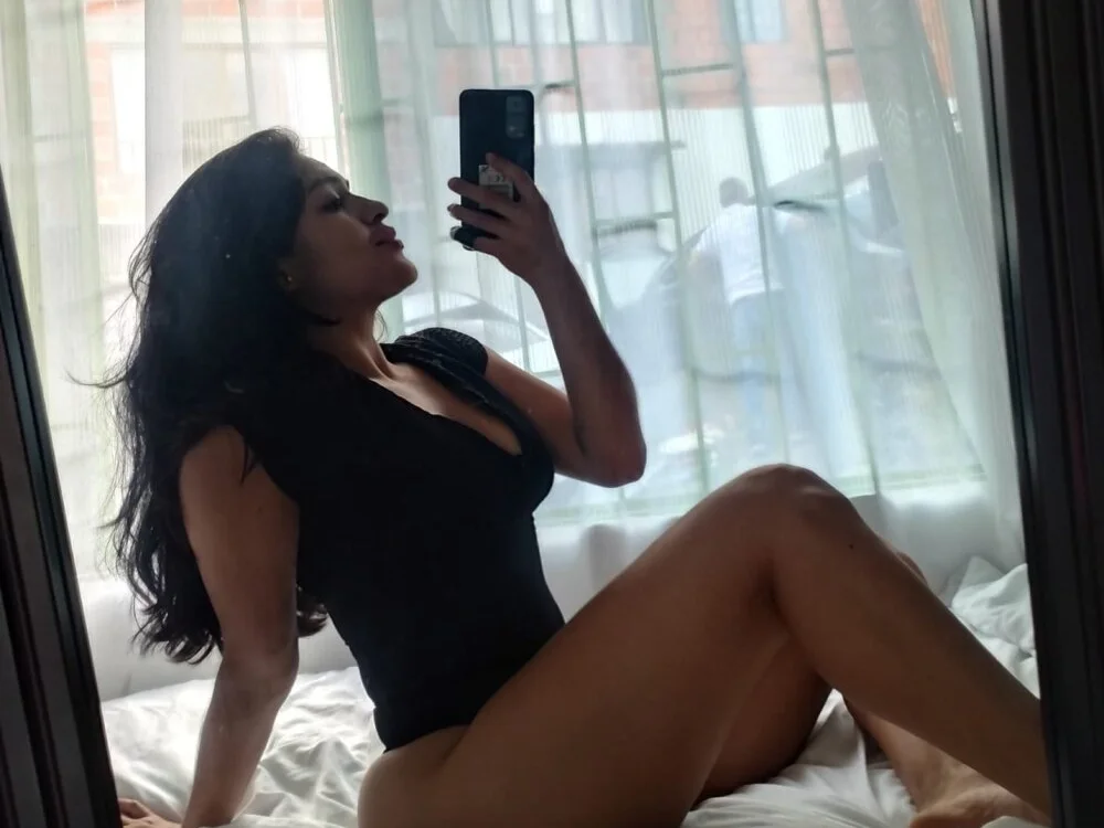 EmilyNoir1 offline XXX-chat