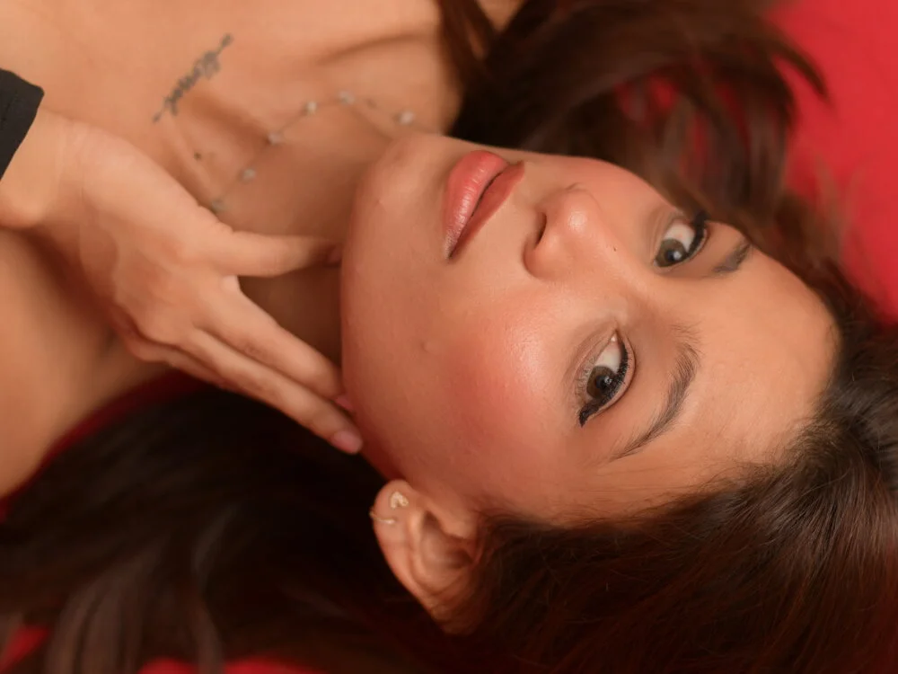 cora_22 Offline XXX-Chat