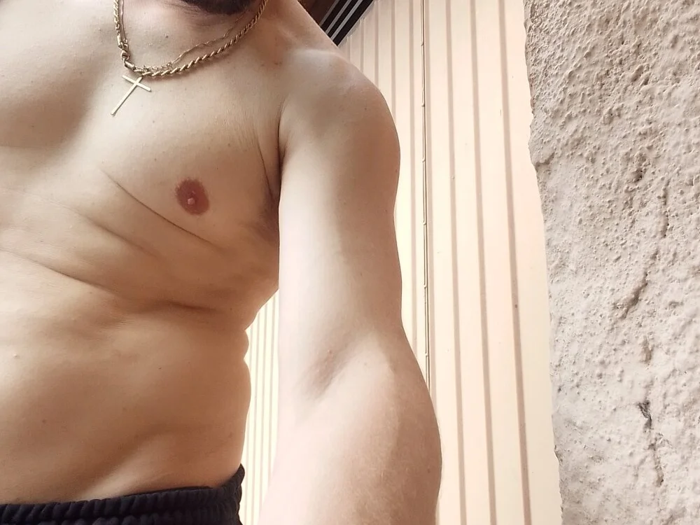 Pyerry82 Offline XXX Chat