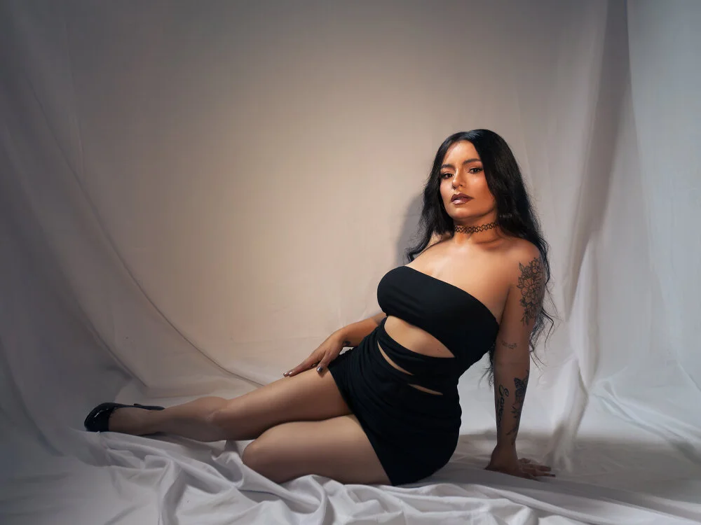 Chatroom XXX hors ligne de KiiraMonroe