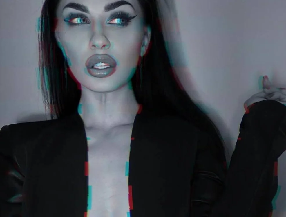 Vikki_Wood Chat XXX offline