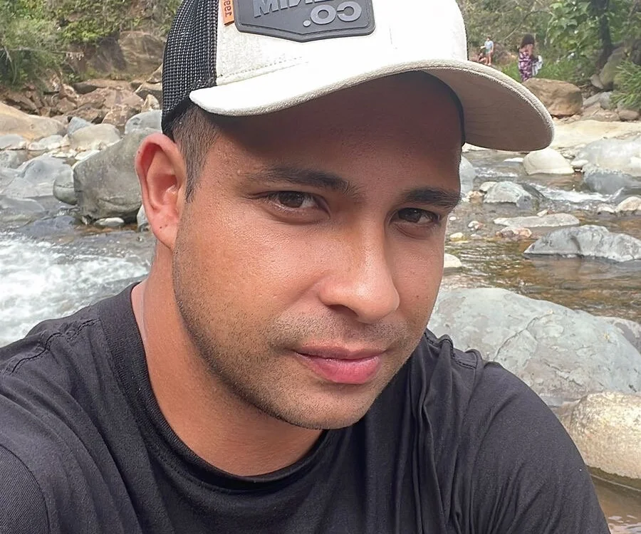 Danieltiven offline chatrum