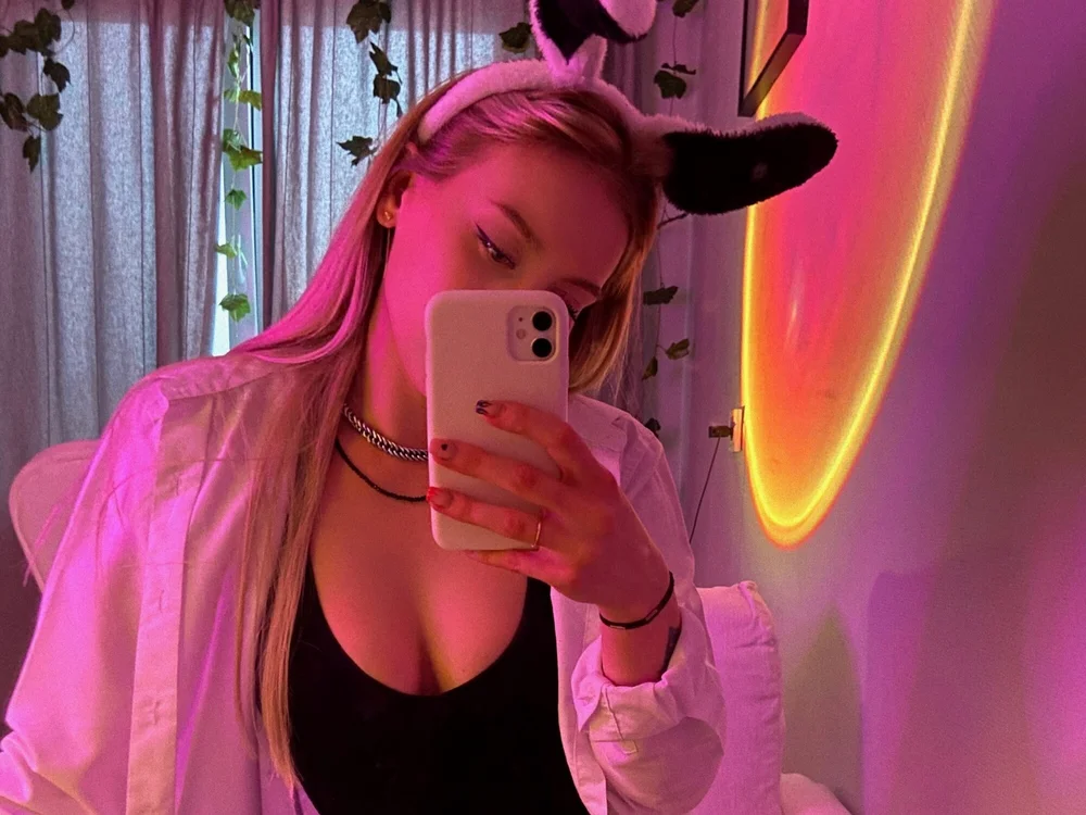 _Agata_Hoog_'s Offline XXX Chat