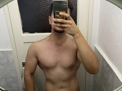 Danyhard_horny Male Medium Live Webcam Striptease