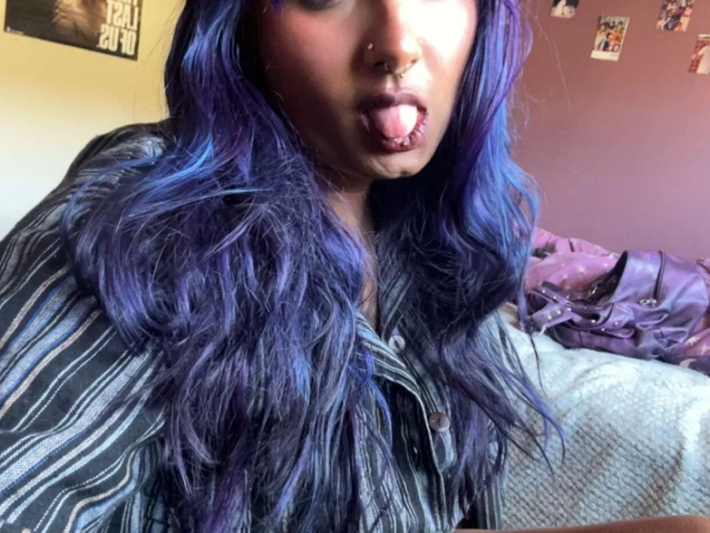 NaughtyNeive Offline XXX-Chat