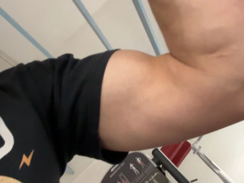 Dareeee93 Offline XXX-chat