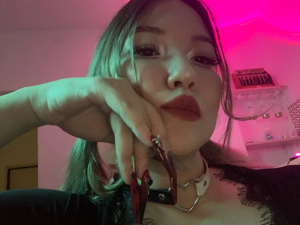 LuxeGooddess' Offline Chat Room
