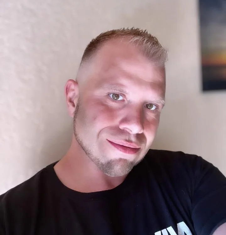 Kuddel88's Offline Chat Room