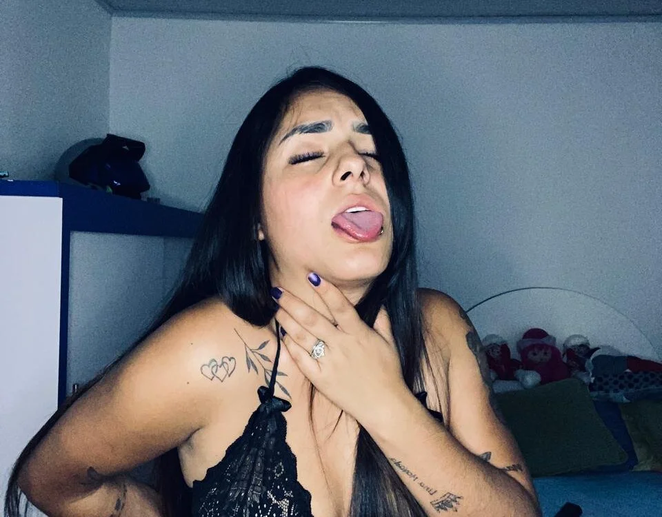 chloe__bennett__'s most recent online preview