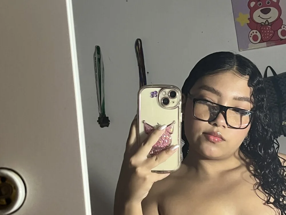 دردشة PetiteKattia الجنسية دون اتصال