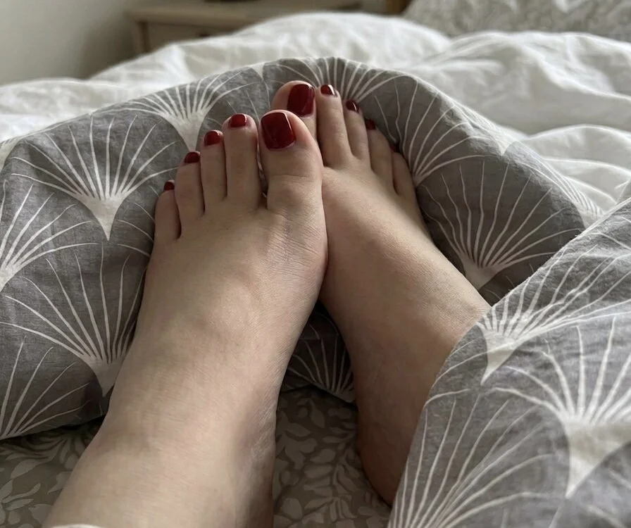 LilouPieds cam model