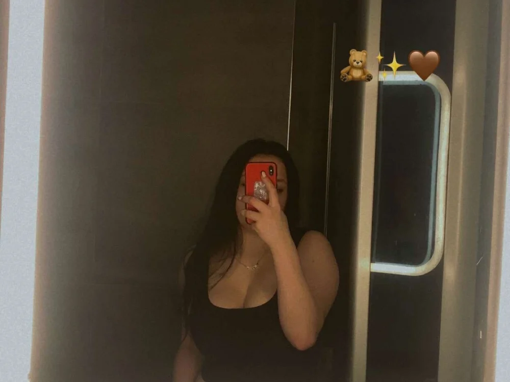 Lallie_Della's Offline XXX Chat