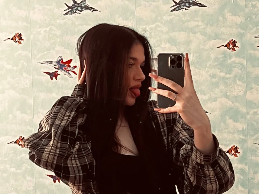 LiraVanta Chat XXX offline