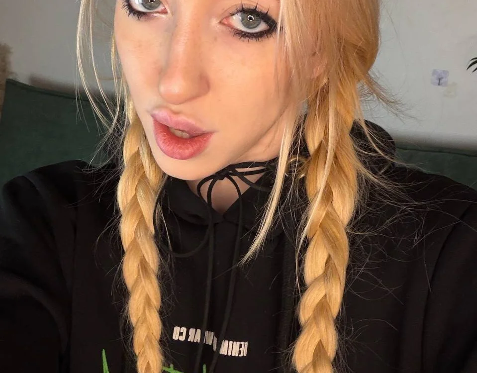 Anora_babe Offline XXX Chat