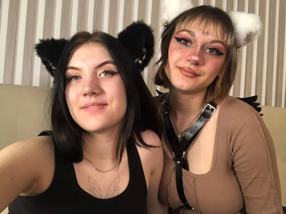 GabbiTina's Offline XXX Chat