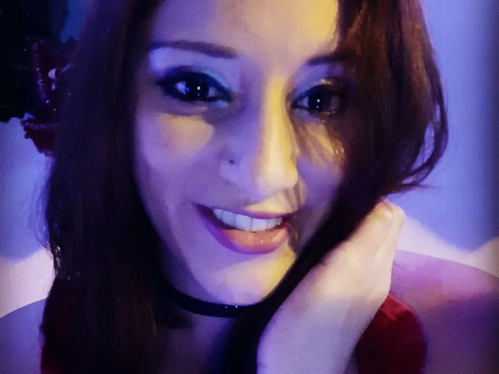 thais31's Offline Chat Room