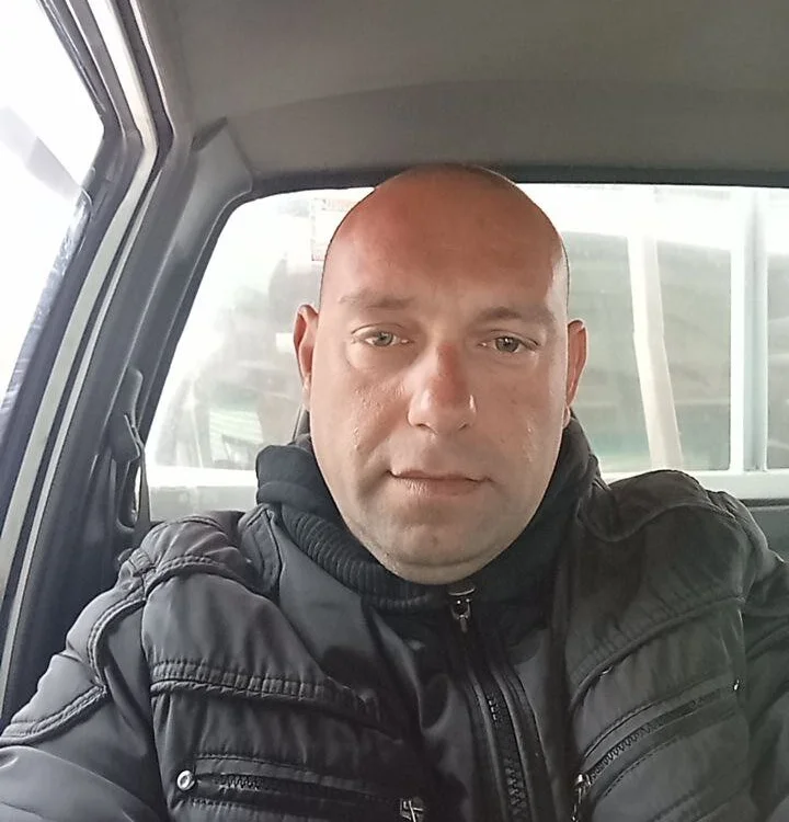 chris19851's Offline Chat Room