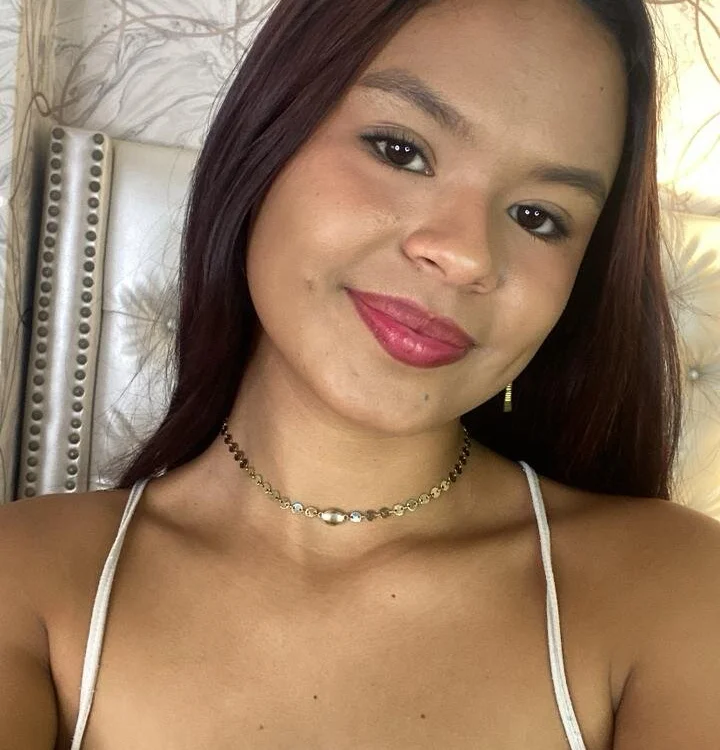 amara_rousse Offline XXX-chat