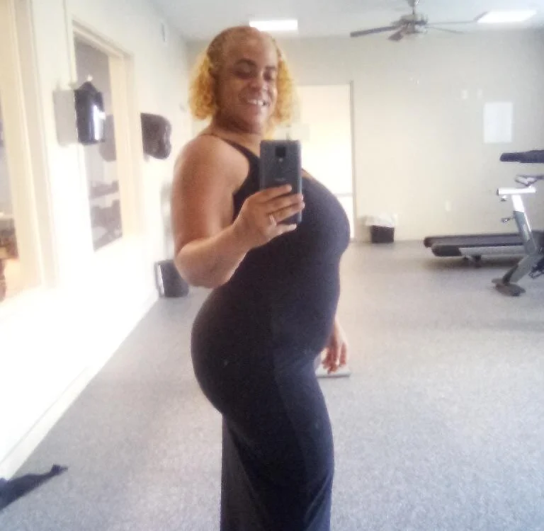 SEXYYELLA38 offline chatrum