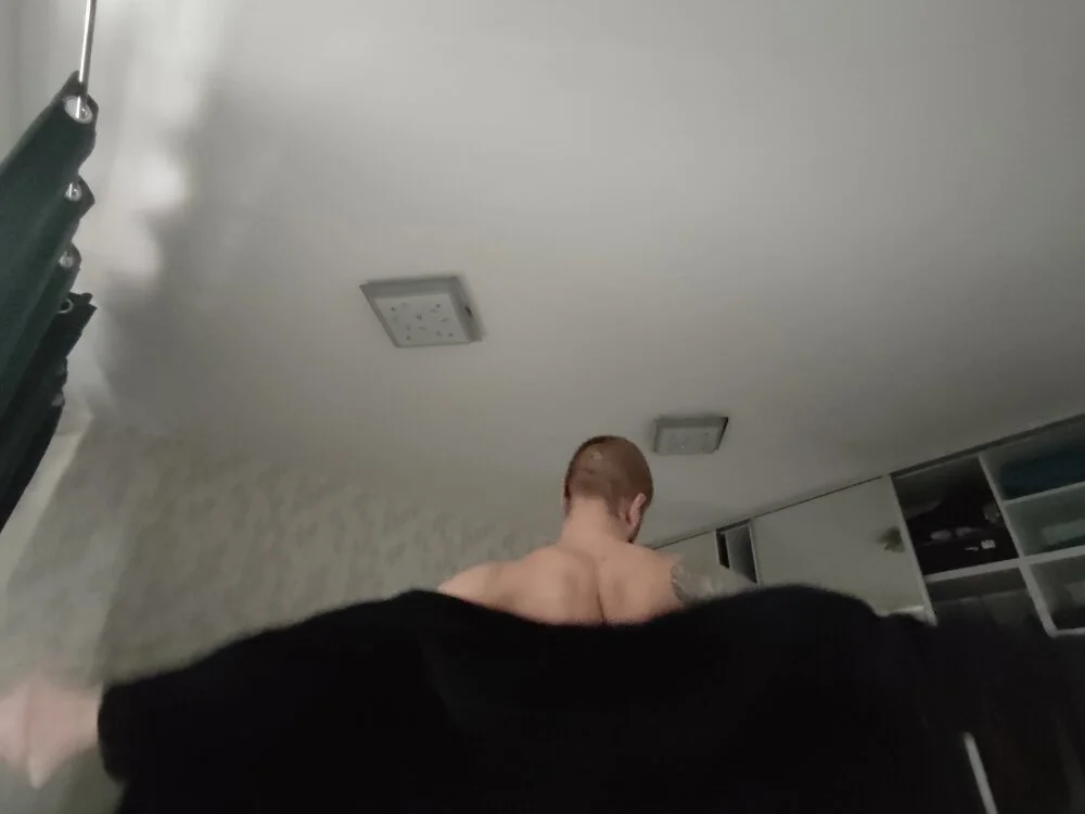 Vladyslav30 অফলাইন XXX চ্যাট