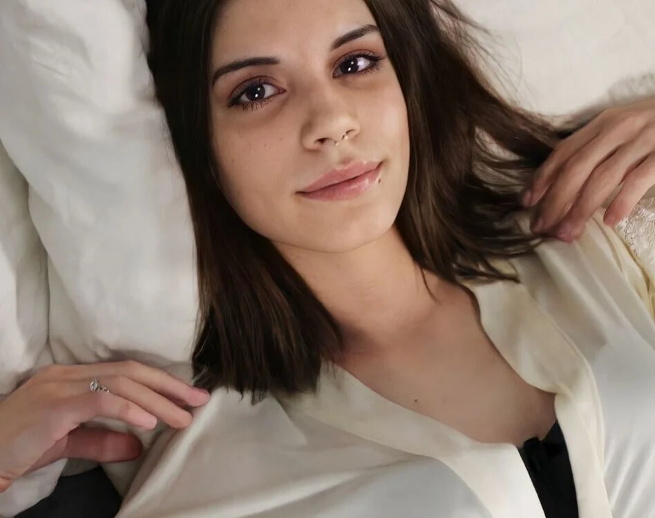 Anabel_Michele's Offline Chat Room