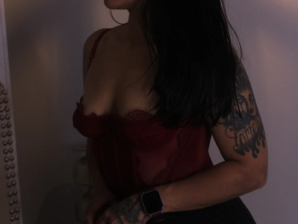 دردشة MadameVelouur الجنسية دون اتصال