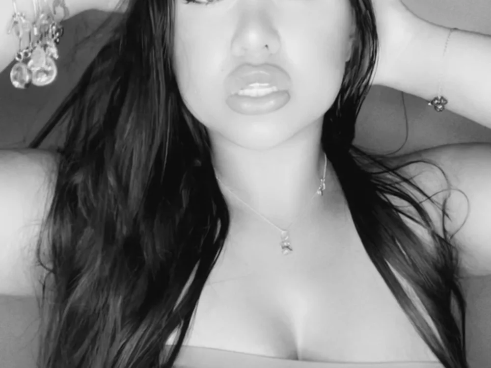 daniellemiawolf's Offline XXX Chat