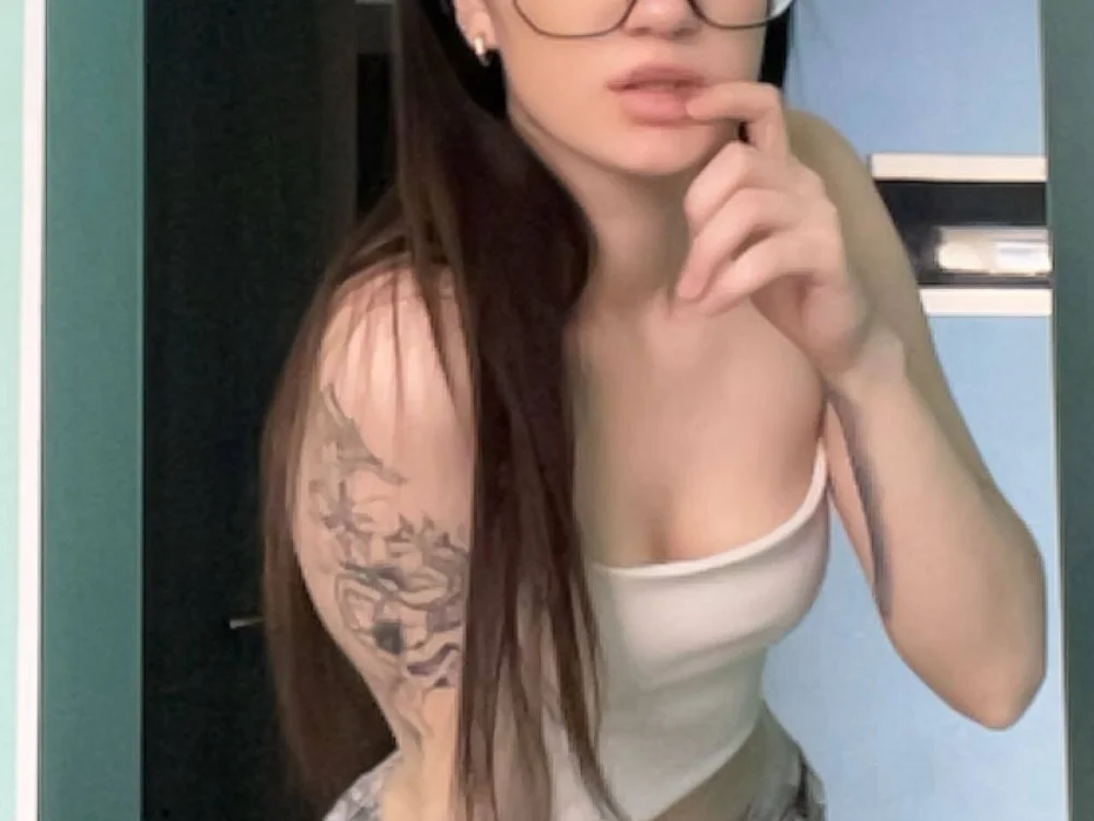 RimaRallis 離線 XXX 聊天