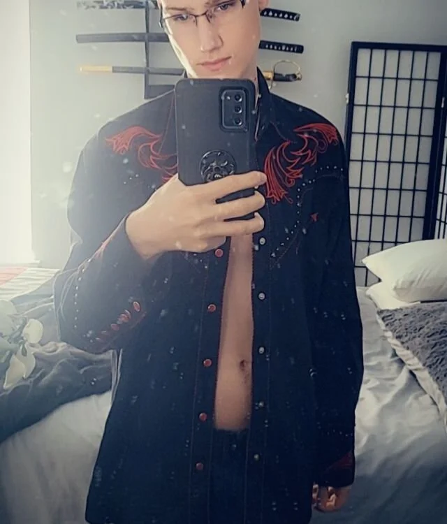 collinisnude: συνομιλία ΧΧΧ εκτός σύνδεσης