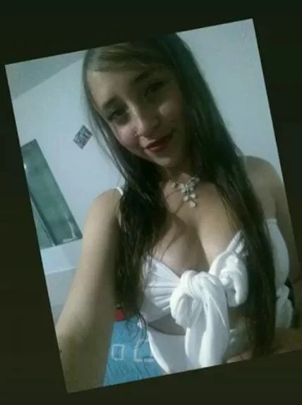 Romina_redmon's Offline XXX Chat