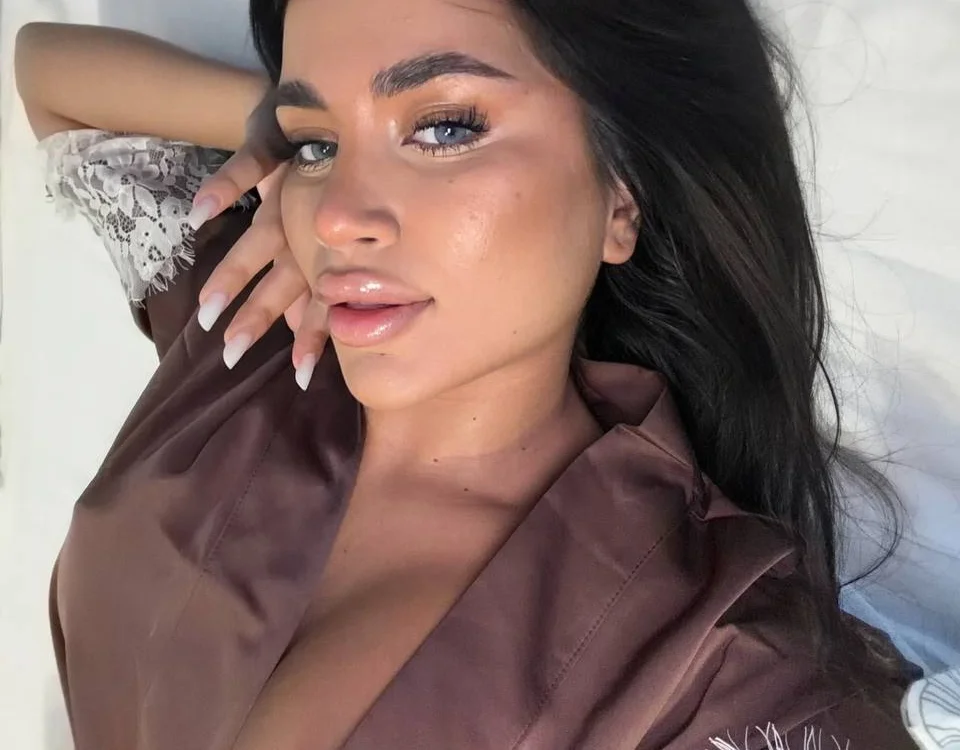 MysticLayla Adlı Modelin Çevrimdışı XXX Sohbeti