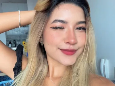 Pretty_roxxyy on StripChat