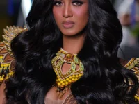 Model PeneloppeHeart