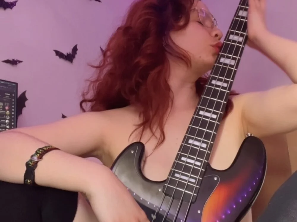 Nina-Chick777 Adlı Modelin Çevrimdışı XXX Sohbeti