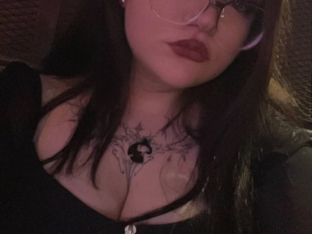 Emily_Muse Adlı Modelin Çevrimdışı XXX Sohbeti