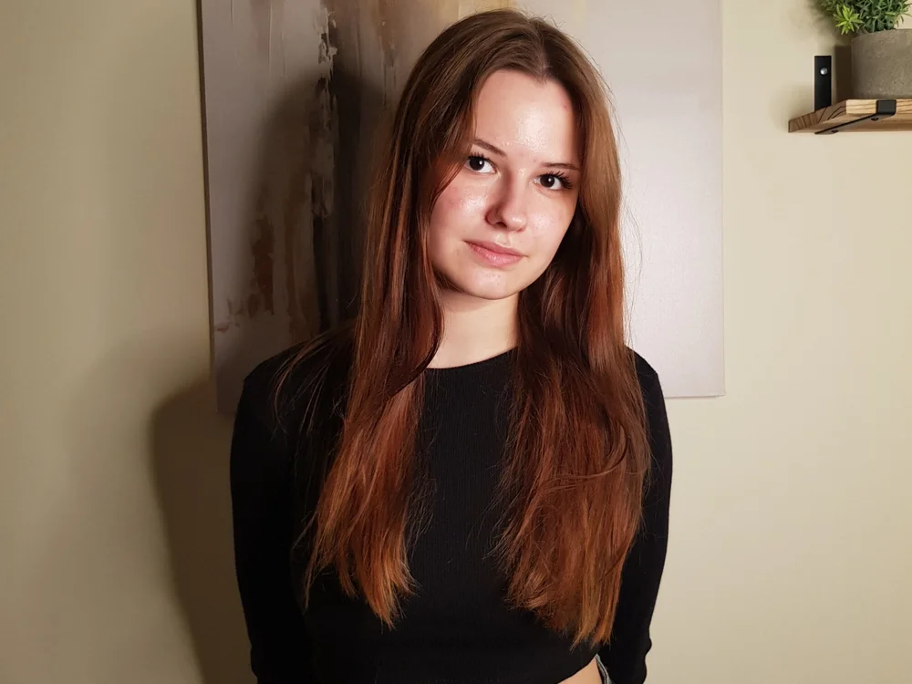 ArianeFreel's Offline Chat Room
