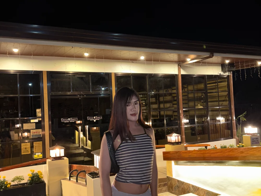 SluttyLessly: συνομιλία ΧΧΧ εκτός σύνδεσης