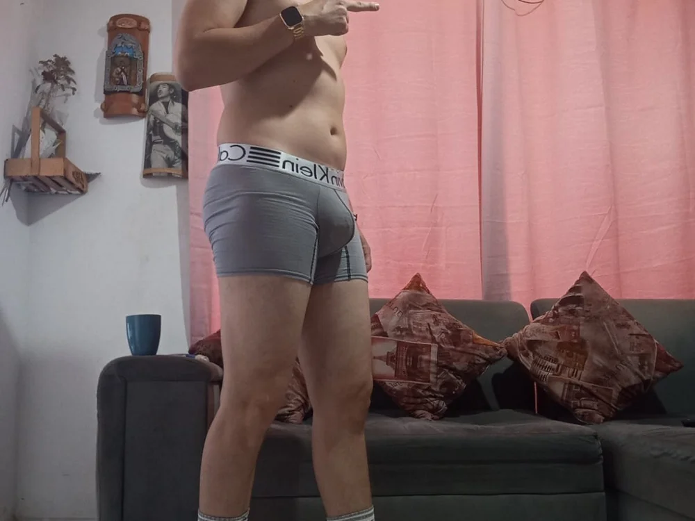 Hmono1988n Offline XXX chat