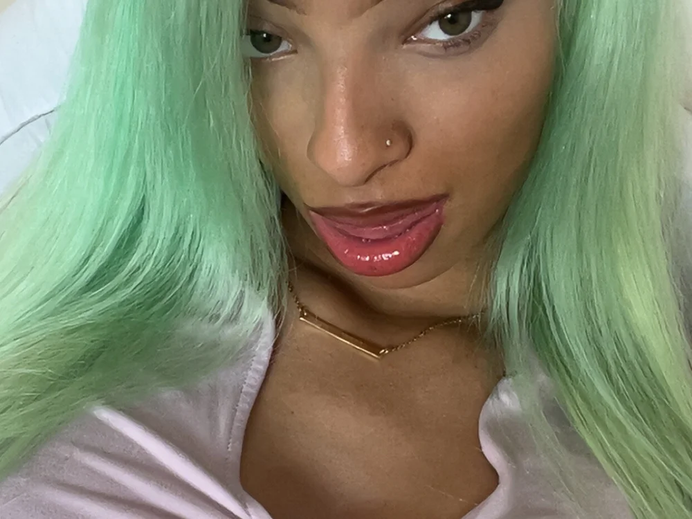 Shewaytoobad69's Offline XXX Chat