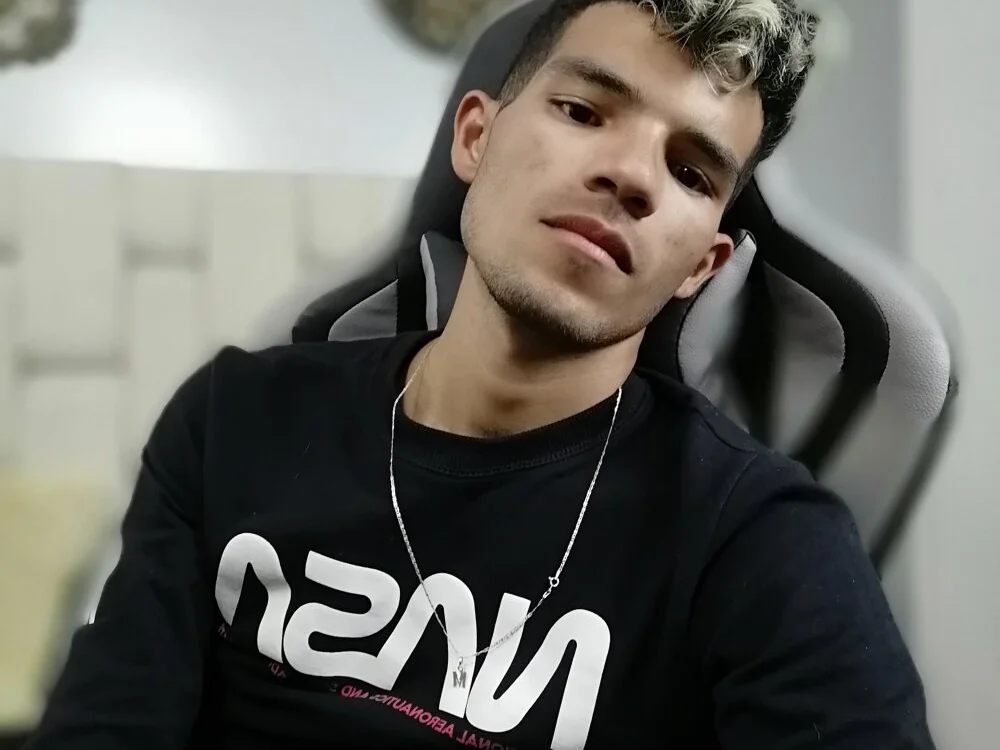 Luis_Negreteth's Offline XXX Chat