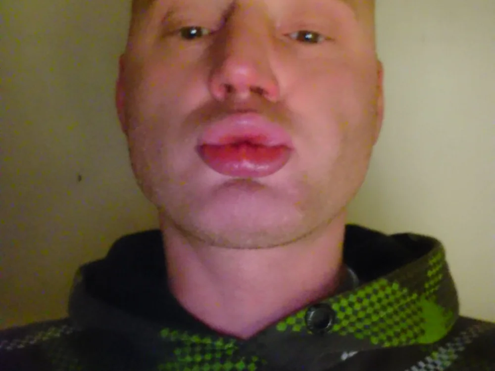 Slim1980Schrabnell's Offline XXX Chat