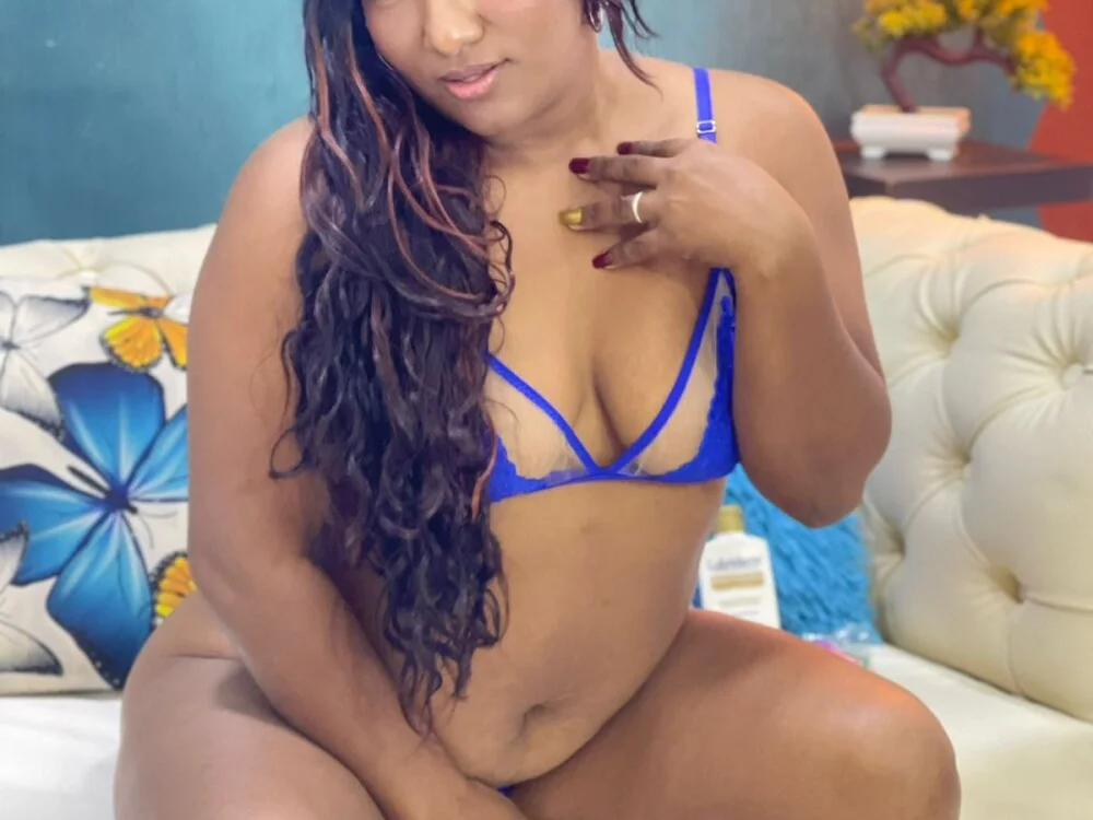 amara_brunette Offline XXX Chat