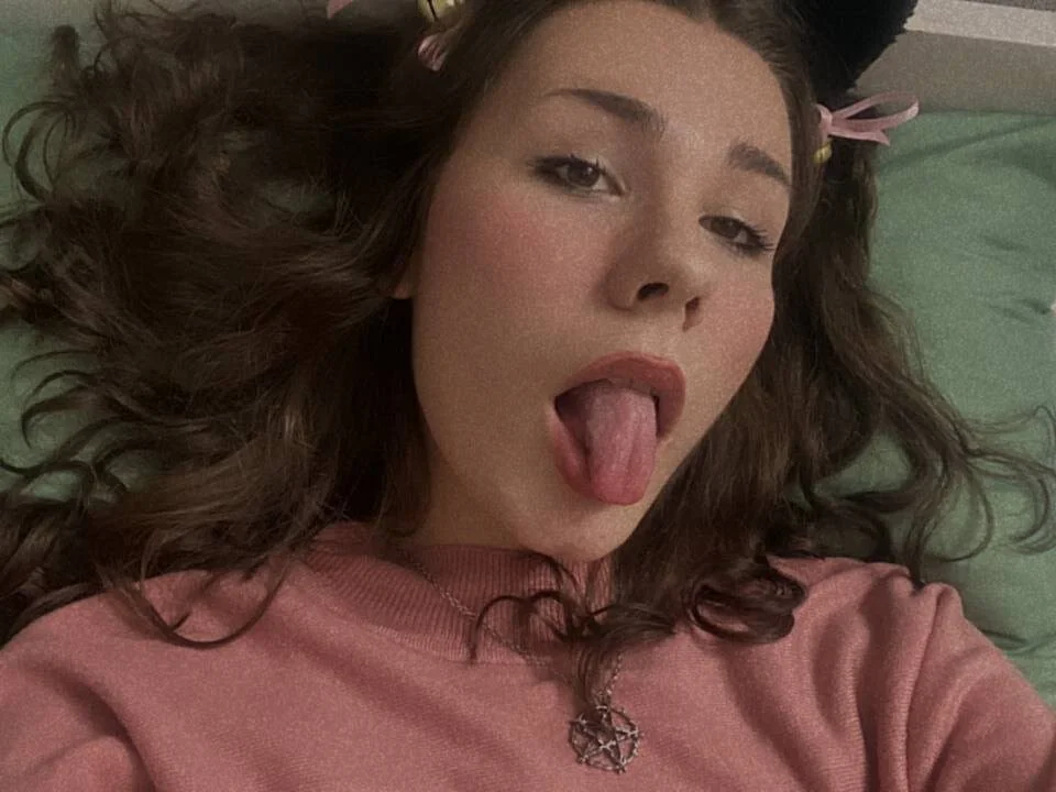 Offline XXX chat modela Coraline_kitty