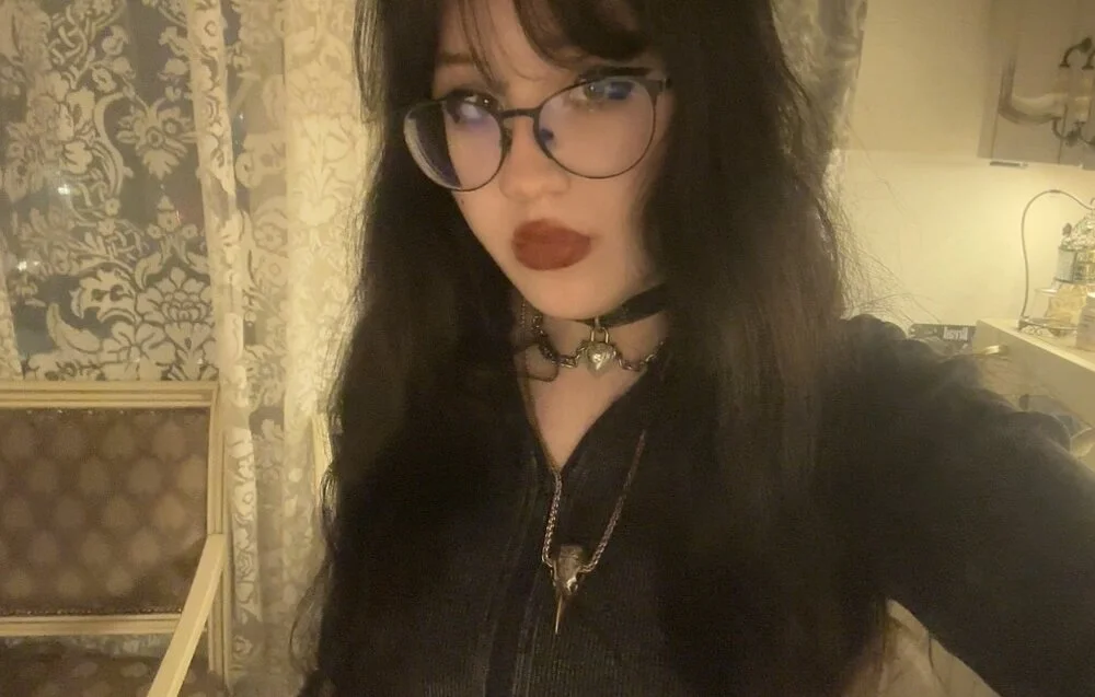 Laura__Wilson Offline XXX-chat