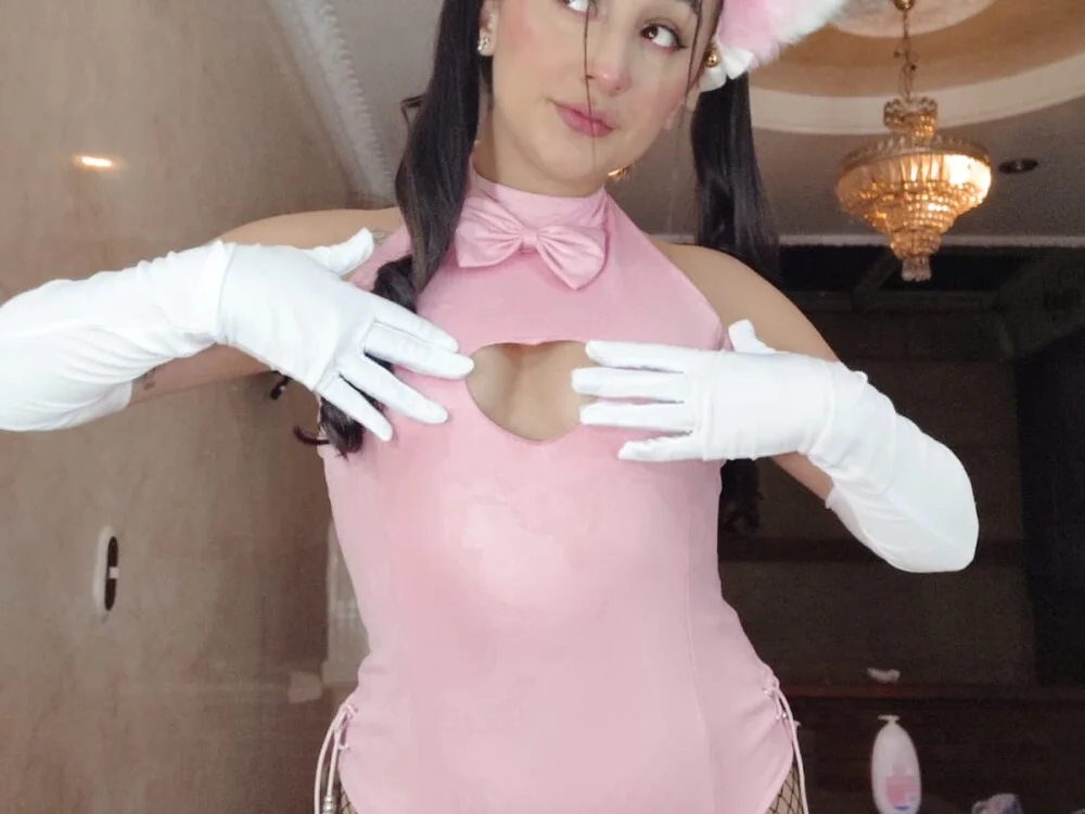 tinysara Adlı Modelin Çevrimdışı XXX Sohbeti