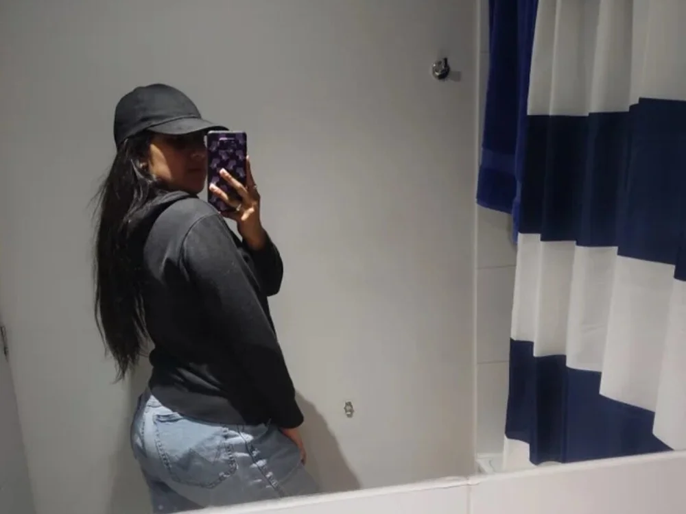 _Betty_2 Adlı Modelin Çevrimdışı Sohbet Odası
