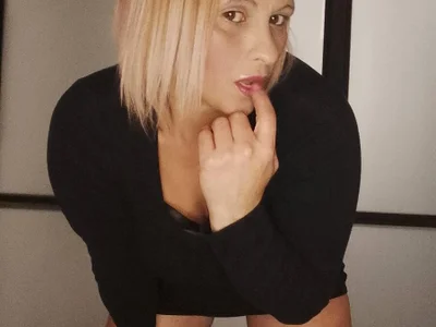 KinkyKendall99 Couple Leather Live Webcam Striptease