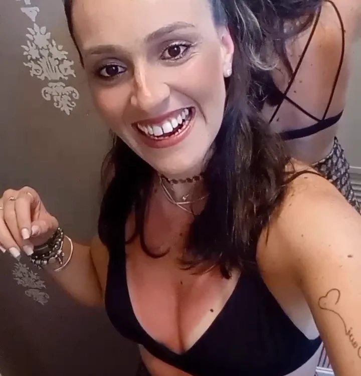 Suellen_marin's Offline Chat Room